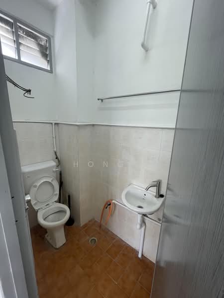 Pangsapuri untuk Disewa di Taman Jubilee Phase 3 - Hong . - Bathroom - PropertyGuru.com.my