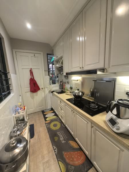 3-storey Terraced House for Sale in Desa Parkcity (Kuala Lumpur) - Albby Koah - Kitchen - PropertyGuru.com.my