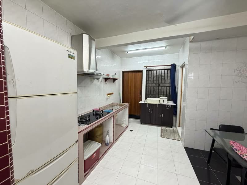 2-storey Terraced House for Sale in Taman Johor Jaya (Johor Bahru) - Yvonne Lim - Kitchen - PropertyGuru.com.my