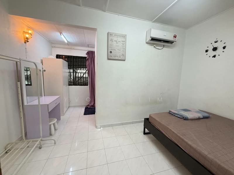 2-storey Terraced House for Sale in Taman Johor Jaya (Johor Bahru) - Yvonne Lim - Bedroom - PropertyGuru.com.my