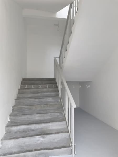 Shop / Office for Rent in Bandar Enstek (Negeri Sembilan) - Justin Lew - Corridor - PropertyGuru.com.my