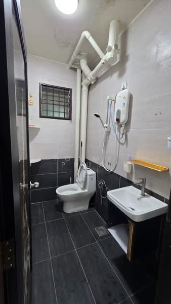 Pangsapuri untuk Disewa di Rose Villa Apartment - Tommy Phua - Bathroom - PropertyGuru.com.my