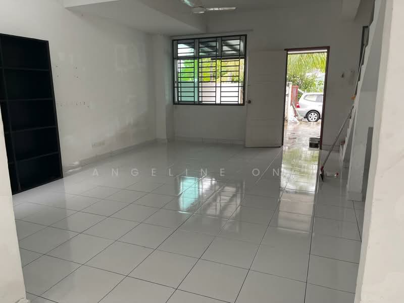Rumah Teres 2 Tingkat untuk Dijual di Pulai (Johor) - Angeline Ong - Living Room - PropertyGuru.com.my