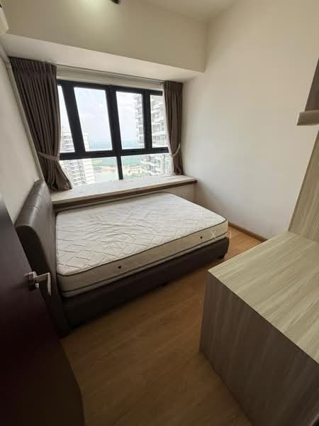 Condominium for Rent at Amberside @ Country Garden Danga Bay - NG ZEN XI - Bedroom - PropertyGuru.com.my