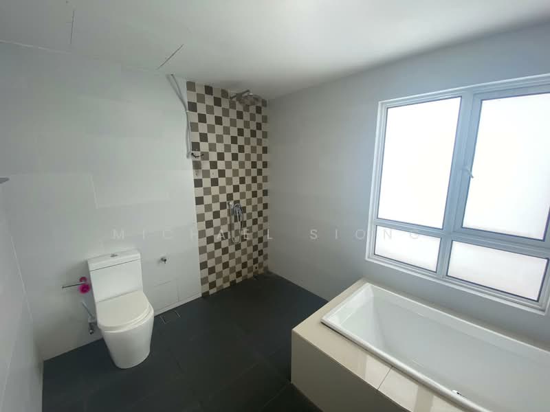 3-storey Terraced House for Rent in Tamansari (Rawang) - Michael Siong - Bathroom - PropertyGuru.com.my