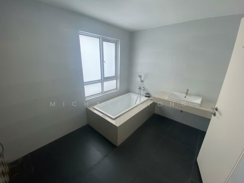 3-storey Terraced House for Rent in Tamansari (Rawang) - Michael Siong - Bathroom - PropertyGuru.com.my