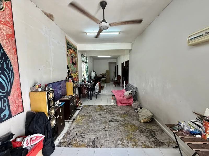 Rumah Bandar untuk Dijual di Senai (Kulai) - Azlan Ismail aiproperty - Living Room - PropertyGuru.com.my