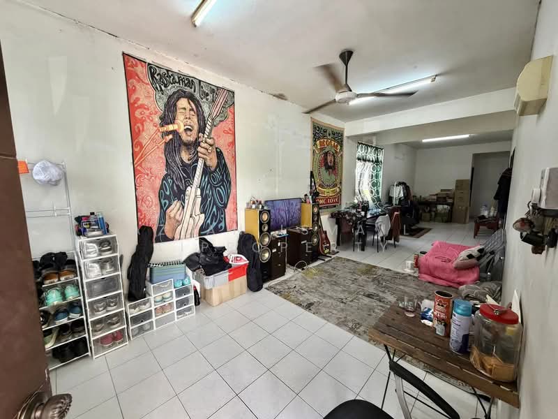 Rumah Bandar untuk Dijual di Senai (Kulai) - Azlan Ismail aiproperty - Living Room - PropertyGuru.com.my