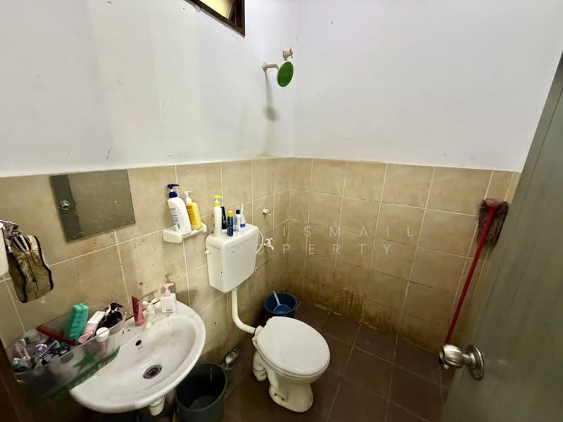 Rumah Bandar untuk Dijual di Senai (Kulai) - Azlan Ismail aiproperty - Bathroom - PropertyGuru.com.my