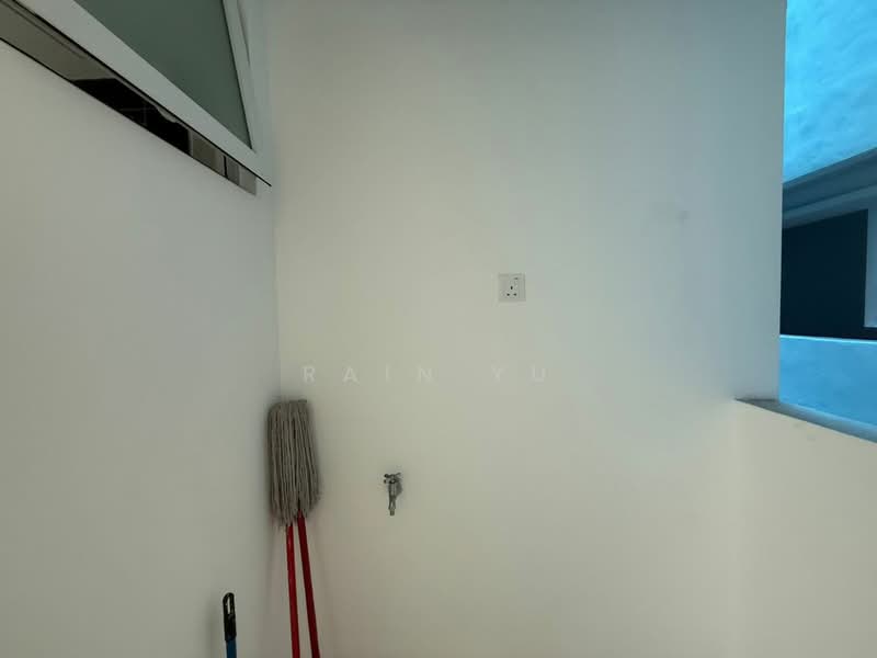 Kondominium untuk Dijual di QuayWest Residence - Rain Yu - Yard - PropertyGuru.com.my