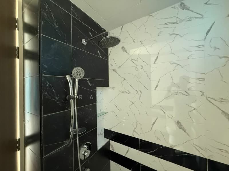Kondominium untuk Dijual di QuayWest Residence - Rain Yu - Master Bathroom - PropertyGuru.com.my