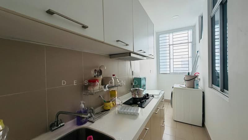Pangsapuri untuk Dijual di D'Rich Executive Suites - Desmond Lee - Kitchen - PropertyGuru.com.my