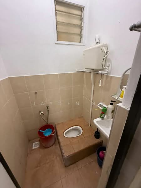 Rumah Flat untuk Dijual di Taman Maluri - Jayden Ng - Bathroom - PropertyGuru.com.my