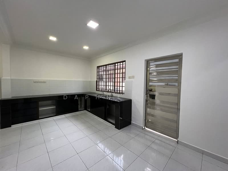 2-storey Terraced House for Rent in Taman Megah Ria (Masai) - Daphne Lee - Kitchen - PropertyGuru.com.my