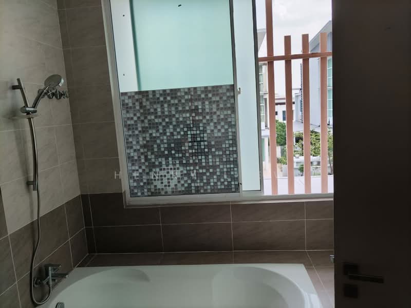 Semi-Detached House for Sale in Cyberjaya (Selangor) - Henry Liew - Bathroom - PropertyGuru.com.my