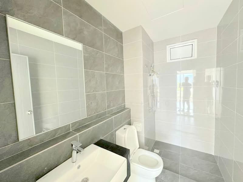 Kondominium untuk Dijual di Lucerne Residences - Angie Khoo - Bathroom - PropertyGuru.com.my