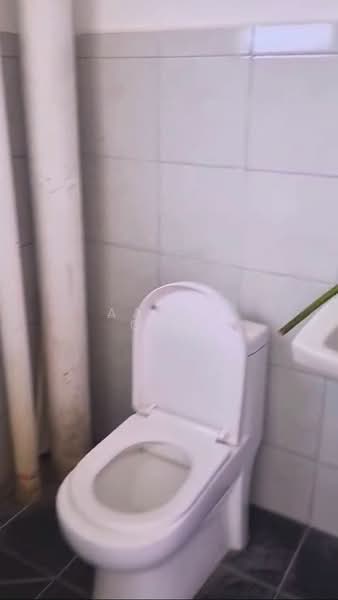 Apartment for Rent at Semarak Apartment - Aaron Ong - Bathroom - PropertyGuru.com.my
