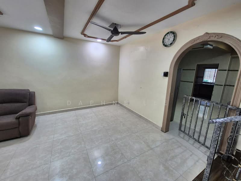 2-storey Terraced House for Sale in Taman Puteri Wangsa (Ulu Tiram) - Daphne Lee - Living Room - PropertyGuru.com.my
