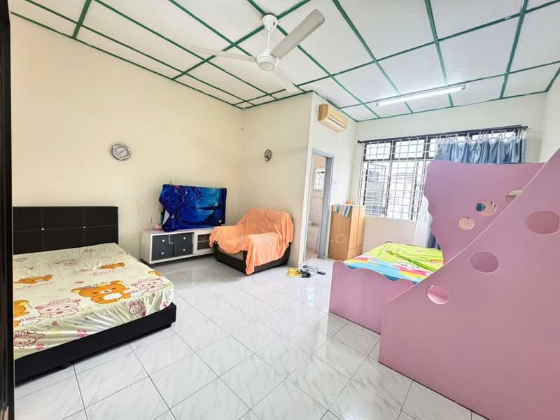 2-storey Terraced House for Sale in Taman Desa Cemerlang (Ulu Tiram) - Alicia Voon - Bedroom - PropertyGuru.com.my