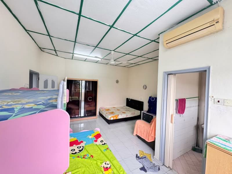2-storey Terraced House for Sale in Taman Desa Cemerlang (Ulu Tiram) - Alicia Voon - Bedroom - PropertyGuru.com.my