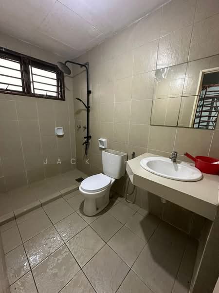 Pangsapuri untuk Dijual di Larkin Residence (Phase One) - Jack Ching - Bathroom - PropertyGuru.com.my