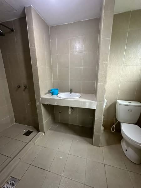 Pangsapuri untuk Dijual di Larkin Residence (Phase One) - Jack Ching - Bathroom - PropertyGuru.com.my