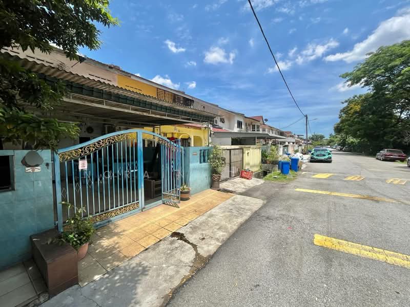 2-storey Terraced House for Sale in Seksyen 24 (Shah Alam) - Noraini Dahan - Exterior - PropertyGuru.com.my