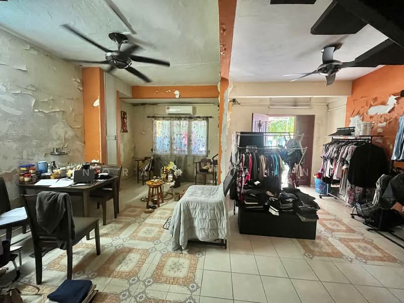 2-storey Terraced House for Sale in Seksyen 24 (Shah Alam) - Noraini Dahan - Living Room - PropertyGuru.com.my