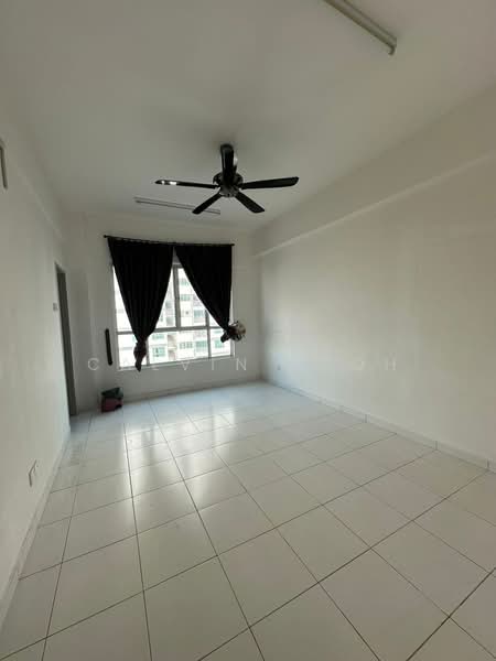Kondominium untuk Dijual di The Golden Triangle Condominium - Calvin Keoh - Living Room - PropertyGuru.com.my