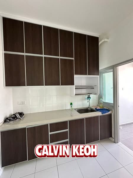Kondominium untuk Dijual di The Golden Triangle Condominium - Calvin Keoh - Kitchen - PropertyGuru.com.my