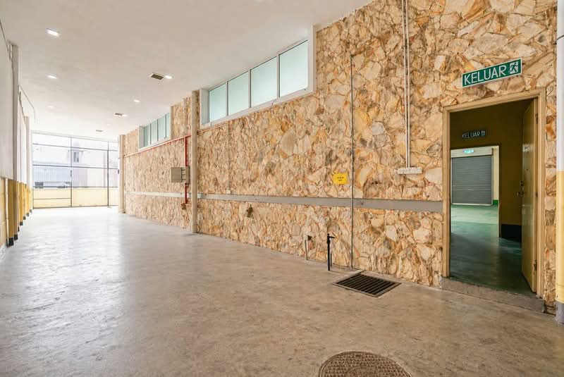 Kilang untuk Dijual di Kawasan Perindustrian Kempas (Tampoi) - Izzaza Izzati - Corridor - PropertyGuru.com.my