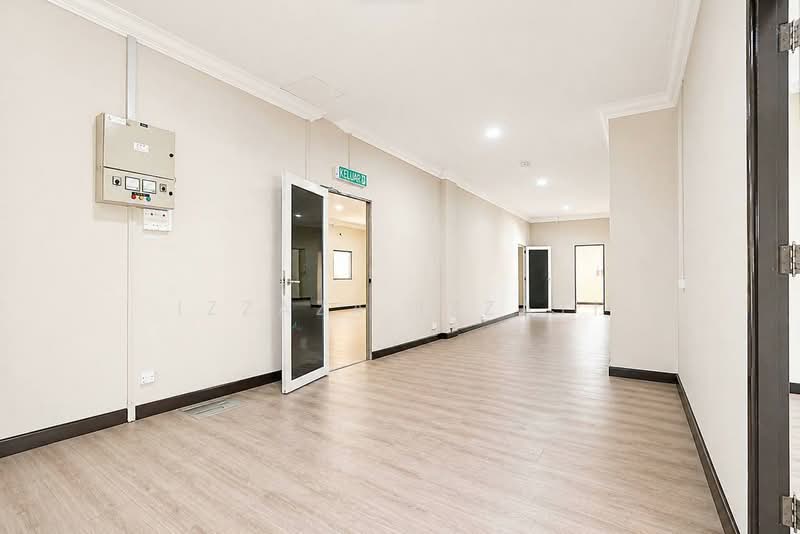 Kilang untuk Dijual di Kawasan Perindustrian Kempas (Tampoi) - Izzaza Izzati - Corridor - PropertyGuru.com.my