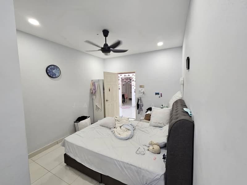 2-storey Terraced House for Sale in Taman Dato Demang (Seri Kembangan) - Jason Tan - Bedroom - PropertyGuru.com.my