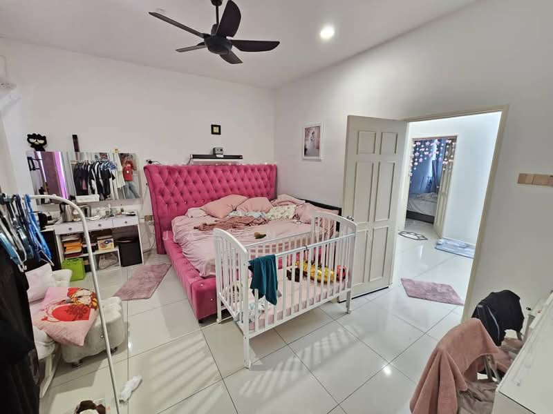 2-storey Terraced House for Sale in Taman Dato Demang (Seri Kembangan) - Jason Tan - Bedroom - PropertyGuru.com.my