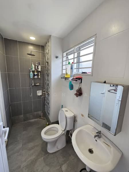 2-storey Terraced House for Sale in Taman Dato Demang (Seri Kembangan) - Jason Tan - Bathroom - PropertyGuru.com.my