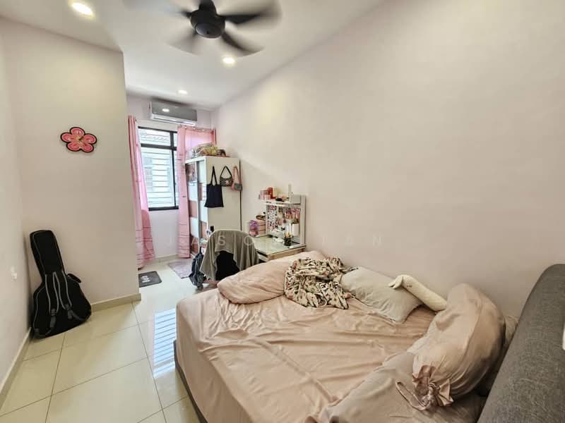 2-storey Terraced House for Sale in Taman Dato Demang (Seri Kembangan) - Jason Tan - Bedroom - PropertyGuru.com.my