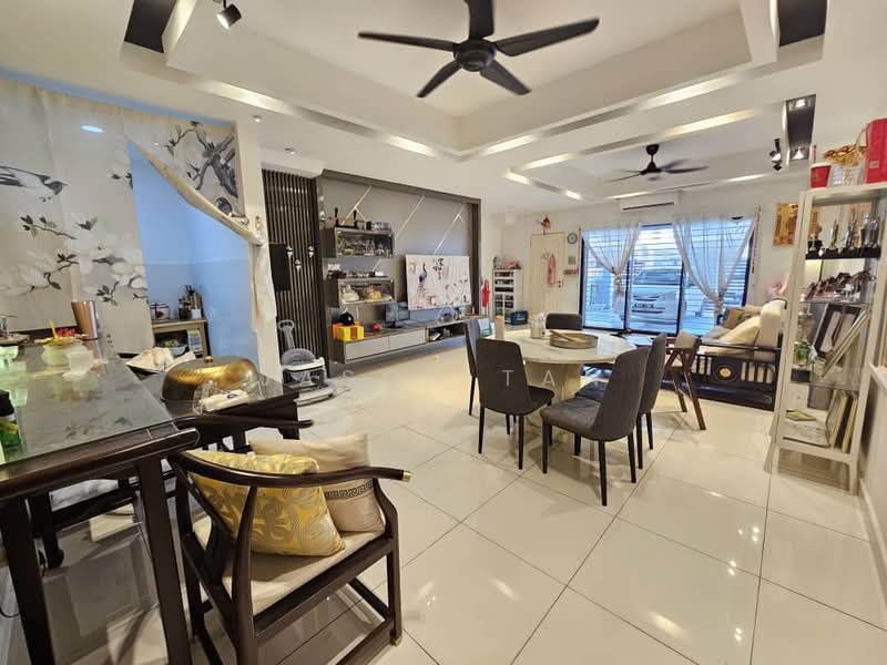 2-storey Terraced House for Sale in Taman Dato Demang (Seri Kembangan) - Jason Tan - Living Room - PropertyGuru.com.my