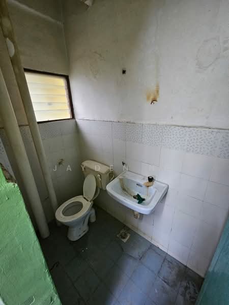 Rumah Flat untuk Dijual di Perumahan Rakyat Lima Kedai - Jayden Ng - Bathroom - PropertyGuru.com.my