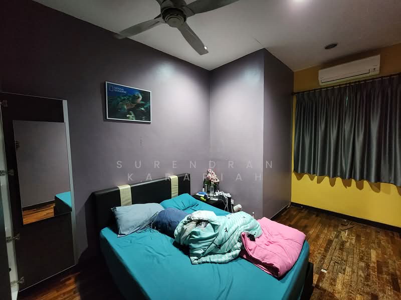 Rumah Berkembar untuk Dijual di Kemuning Utama (Shah Alam) - Surendran Karapiah - Bedroom - PropertyGuru.com.my