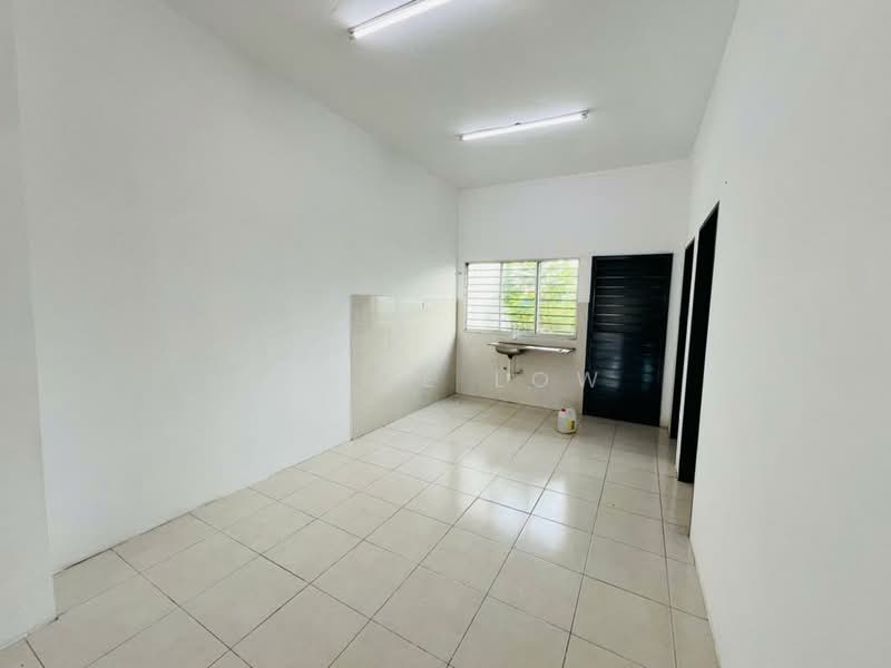 Rumah Teres 2 Tingkat untuk Dijual di Taman Scientex Rawang (Rawang) - Alice Low - Kitchen - PropertyGuru.com.my