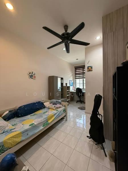 2-storey Terraced House for Sale in Bandar Bukit Tinggi 2 (Klang) - Louis Chan - Bedroom - PropertyGuru.com.my
