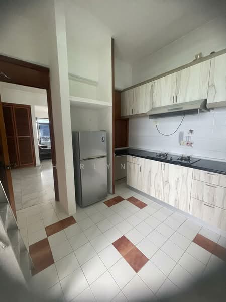 Kondominium untuk Disewa di Marina Tower (Ratu Mutiara) - Zherlynn Ho - Kitchen - PropertyGuru.com.my