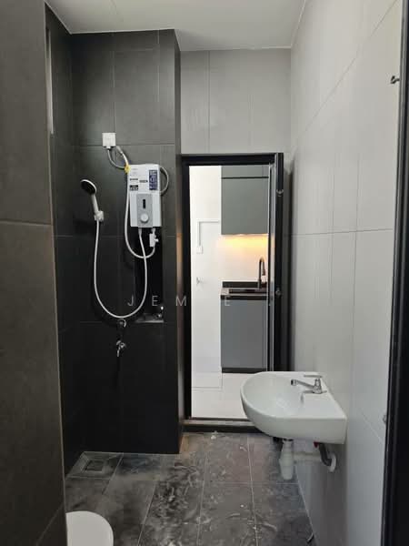 2-storey Terraced House for Rent in Taman Mount Austin (Tebrau) - Jemie . - Bathroom - PropertyGuru.com.my