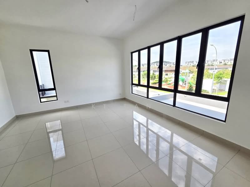 Rumah Kluster untuk Dijual di Taman Mount Austin (Tebrau) - KT Tan - Living Room - PropertyGuru.com.my