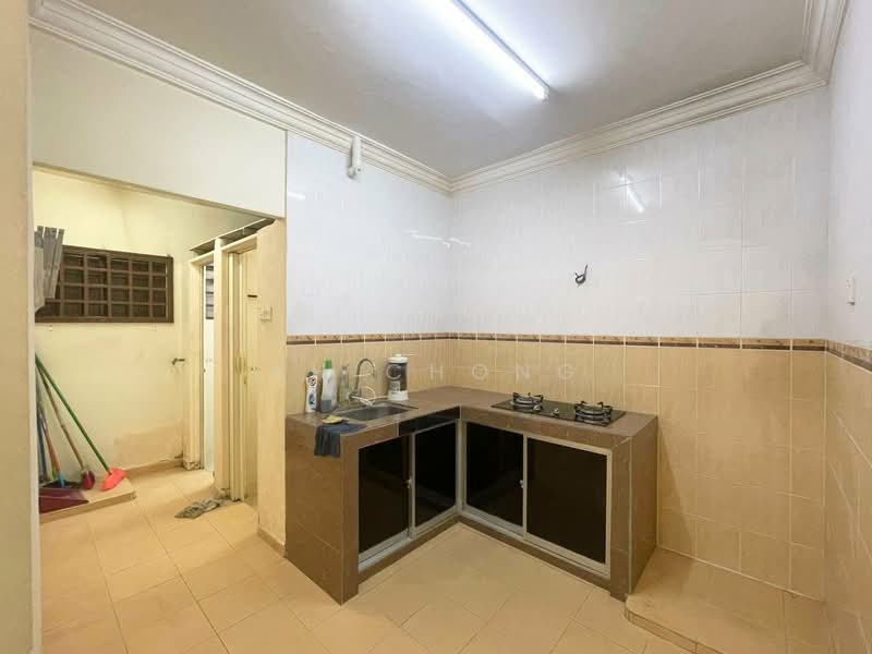 Flat for Sale at Bandar Bukit Tinggi 2 - KH Chong - Kitchen - PropertyGuru.com.my