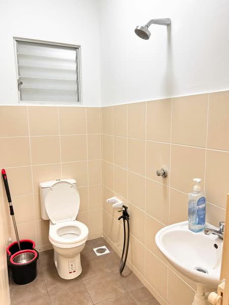 Pangsapuri untuk Disewa di Pangsapuri Seri Utama - Carlos Ng - Bathroom - PropertyGuru.com.my
