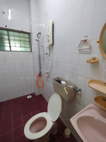 2-storey Terraced House for Rent in BANDAR PUCHONG JAYA (Puchong) - Ronald Sam - Bathroom - PropertyGuru.com.my
