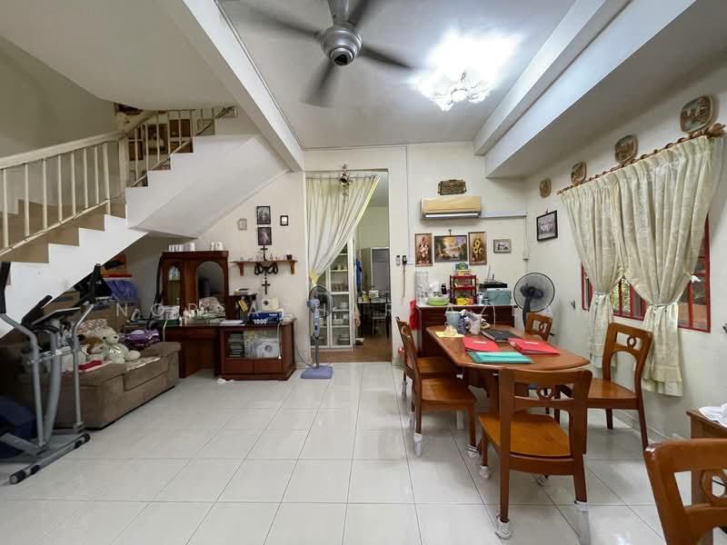 2-storey Terraced House for Sale in Subang Jaya (Selangor) - Nor Azhar Azlan - Living Room - PropertyGuru.com.my