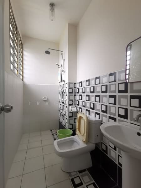 1.5-storey Terraced House for Rent in Setia Eco Gardens (Gelang Patah) - Tracey Eng - Master Bathroom - PropertyGuru.com.my