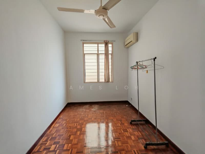 Pangsapuri untuk Dijual di Subang Perdana Goodyear Court 7 - James Loh - Bedroom - PropertyGuru.com.my